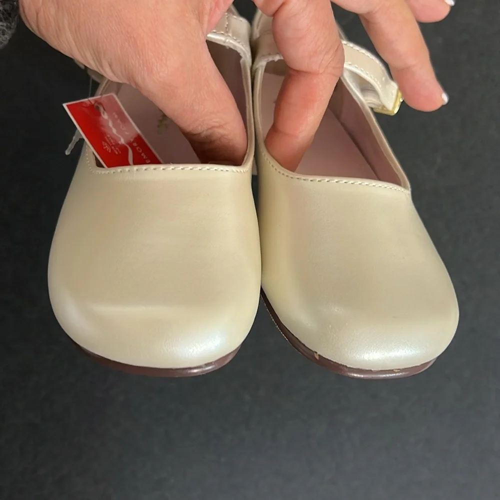 Nina Bonnett Girls beige Leather Shoes size 10.5